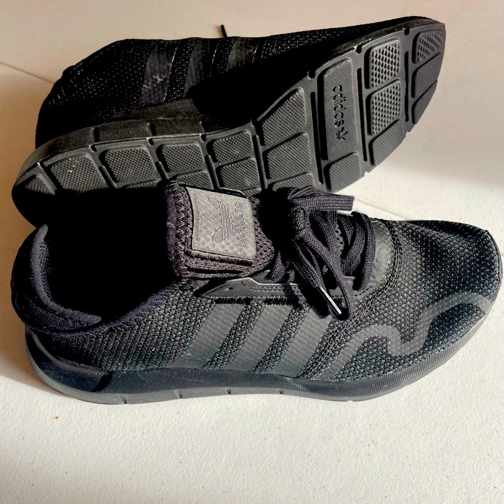 adidas Originals Mens Swift Essential Running Sneaker Black Black Size 7.5